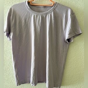 LULULEMON Train to Be Short-Sleeve Shirt Light Purple Lavender Women’s Size 10